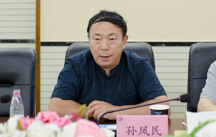 孙凤民在座谈会上讲话(旅游学院供图)双方就专业建设,人才培养定位和