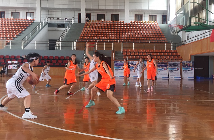 我校女子篮球队在第八届CCBA中国高等职业院校篮球联赛（南方赛区）比赛现场（学生工作处供图）.jpg
