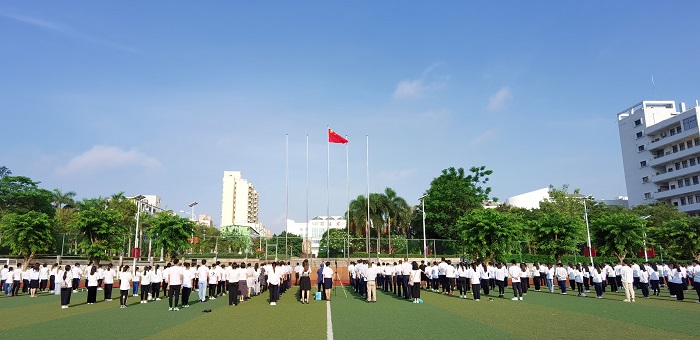 海职院举行“共抗疫情，爱国力行”主题升旗仪式