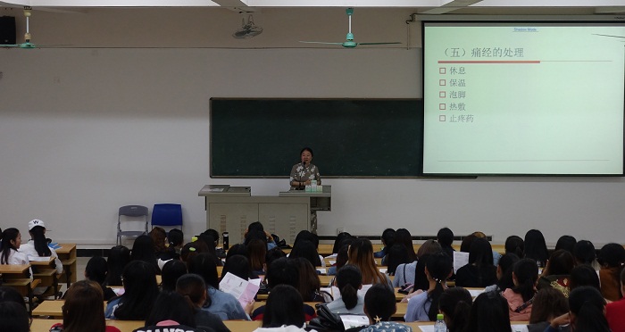 “关爱女大学生·让青春安然绽放”健康知识讲座(学生工作处提供).jpg